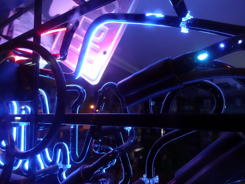 Illustration for article titled 19 Dazzling Photos Of Neon Signs